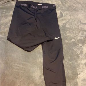 black nike cropped leggings